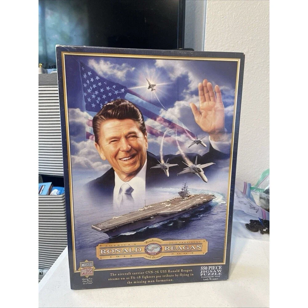 NIP USS Ronald Reagan aircraft carrier puzzle 550 piece NEW IN WRAPPING